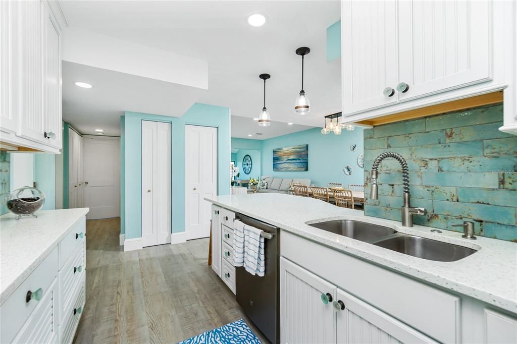 For Sale: $799,900 (3 beds, 3 baths, 1715 Square Feet)