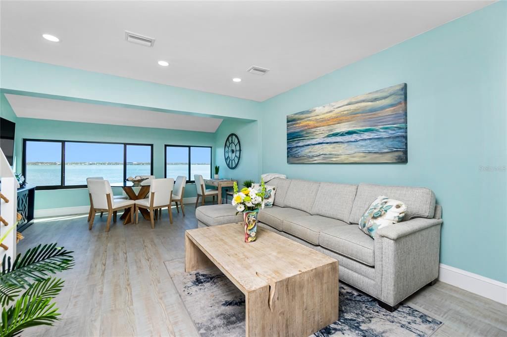 For Sale: $799,900 (3 beds, 3 baths, 1715 Square Feet)