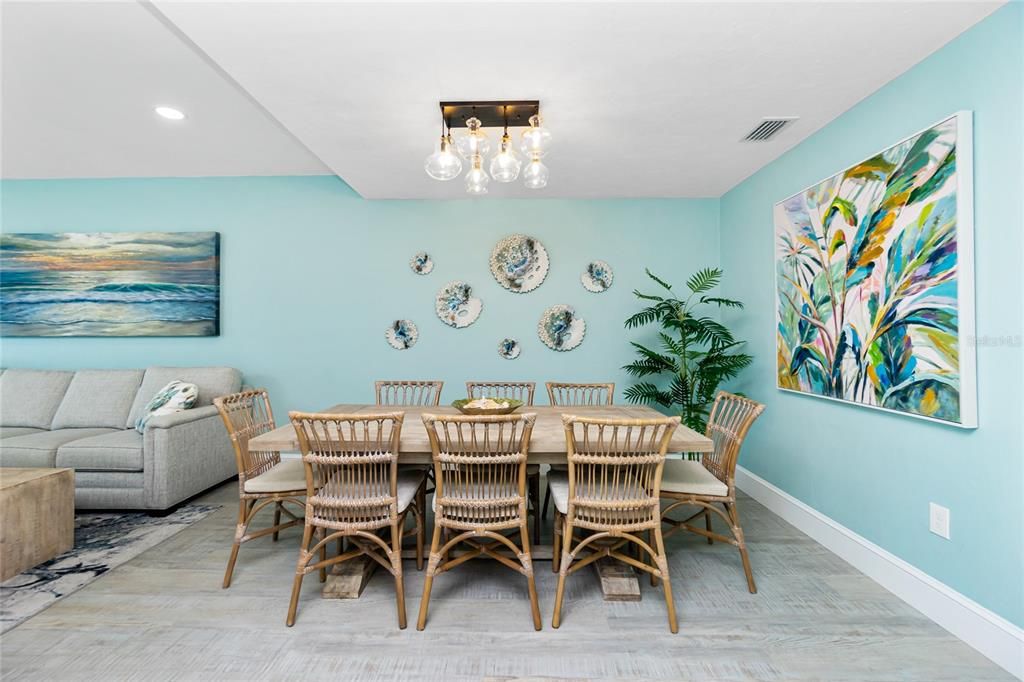 For Sale: $799,900 (3 beds, 3 baths, 1715 Square Feet)