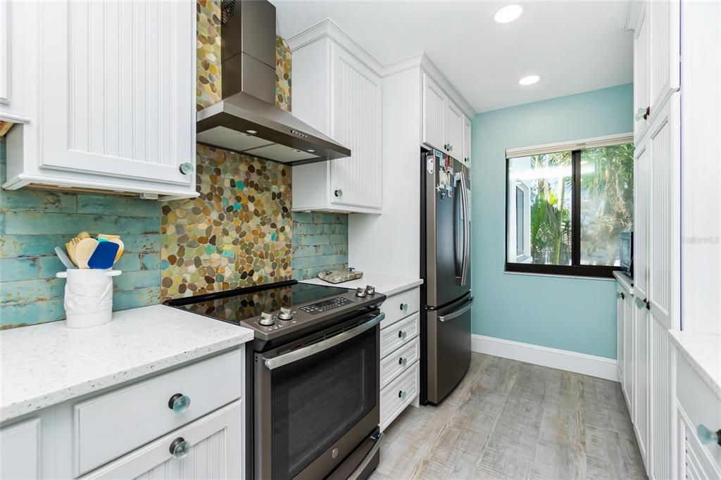 For Sale: $799,900 (3 beds, 3 baths, 1715 Square Feet)