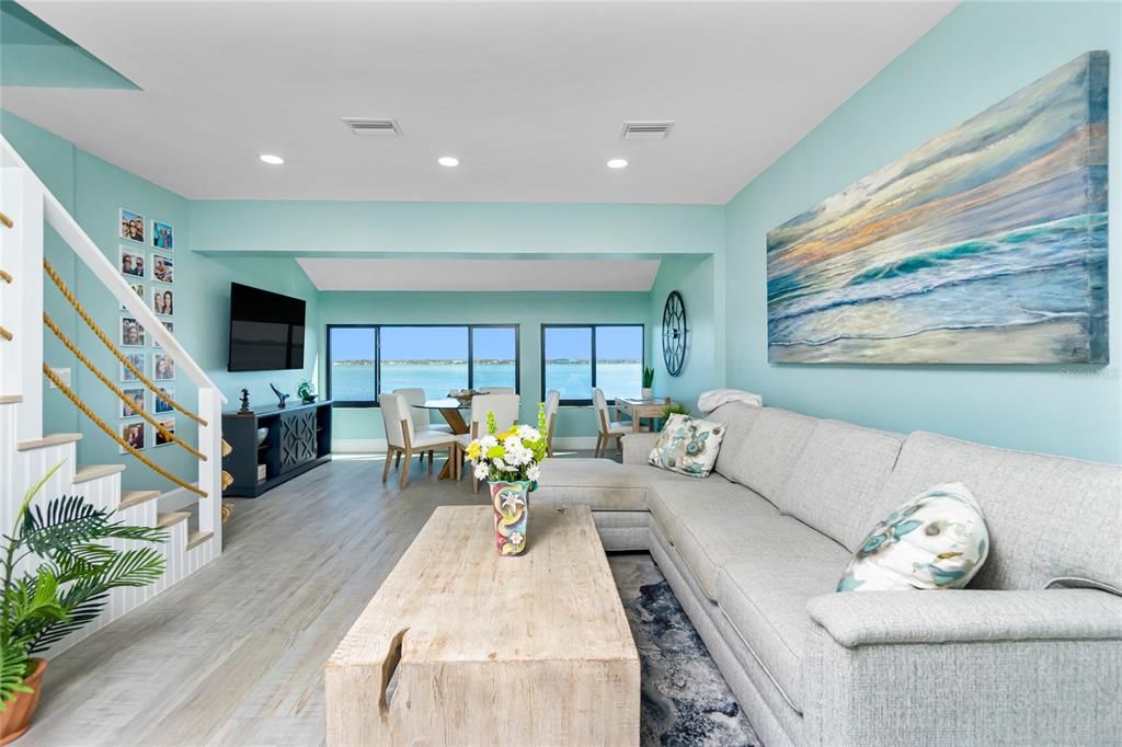 For Sale: $799,900 (3 beds, 3 baths, 1715 Square Feet)