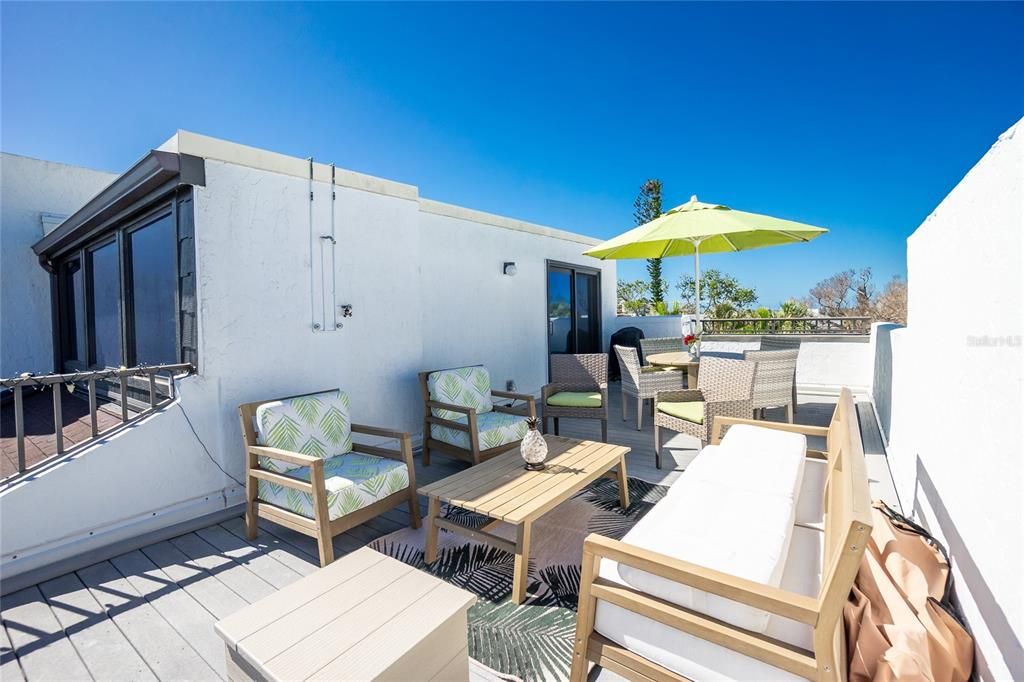 For Sale: $799,900 (3 beds, 3 baths, 1715 Square Feet)