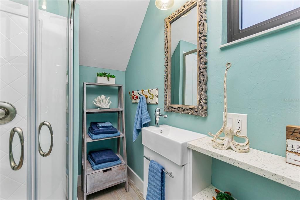 For Sale: $799,900 (3 beds, 3 baths, 1715 Square Feet)