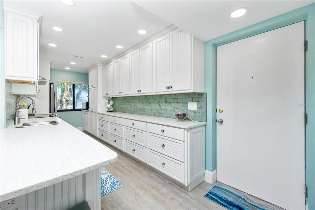 For Sale: $799,900 (3 beds, 3 baths, 1715 Square Feet)