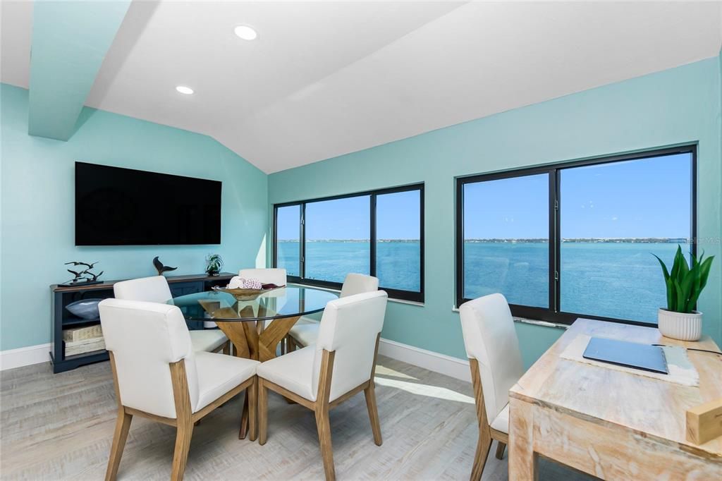 For Sale: $799,900 (3 beds, 3 baths, 1715 Square Feet)