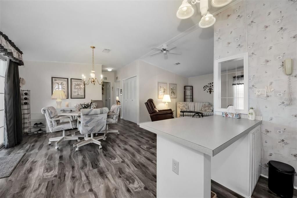 En Venta: $195,000 (2 camas, 2 baños, 910 Pies cuadrados)