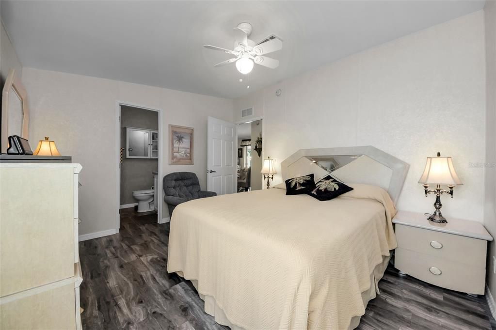 En Venta: $195,000 (2 camas, 2 baños, 910 Pies cuadrados)