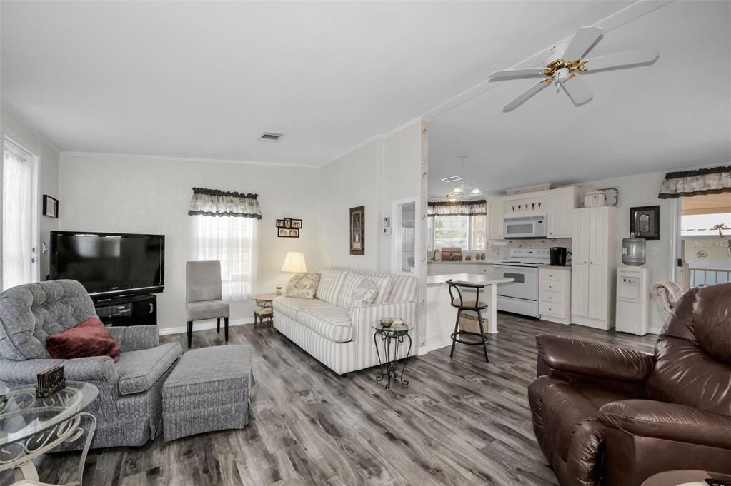 En Venta: $195,000 (2 camas, 2 baños, 910 Pies cuadrados)