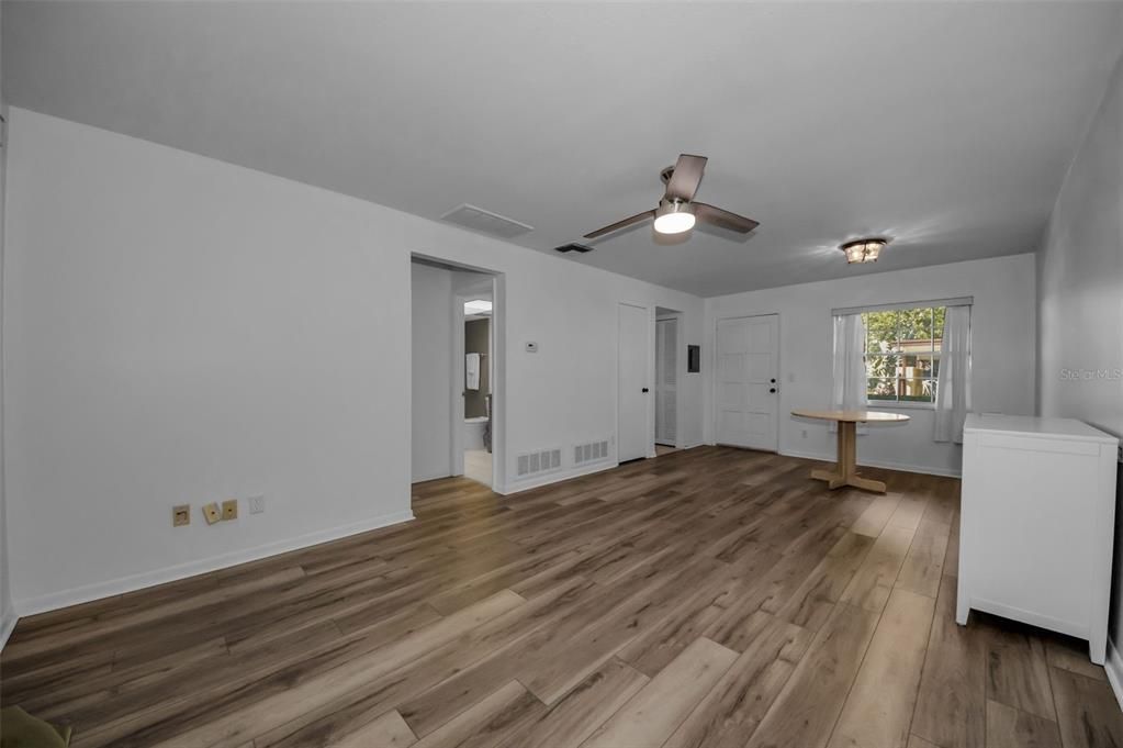 合同活跃: $104,000 (1 贝兹, 1 浴室, 645 平方英尺)