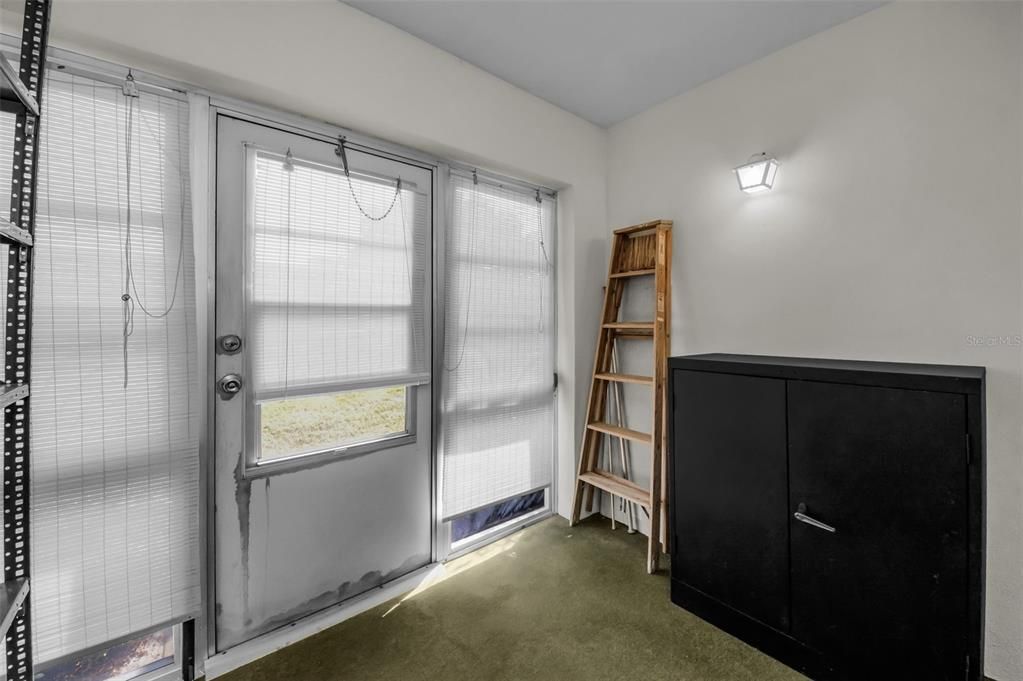 合同活跃: $104,000 (1 贝兹, 1 浴室, 645 平方英尺)