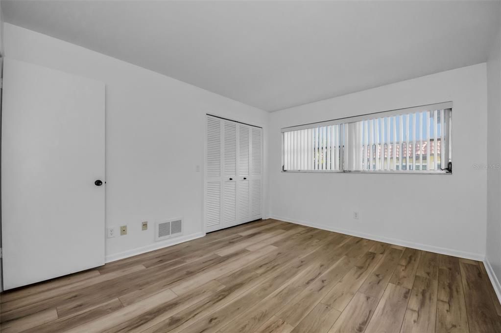 合同活跃: $104,000 (1 贝兹, 1 浴室, 645 平方英尺)