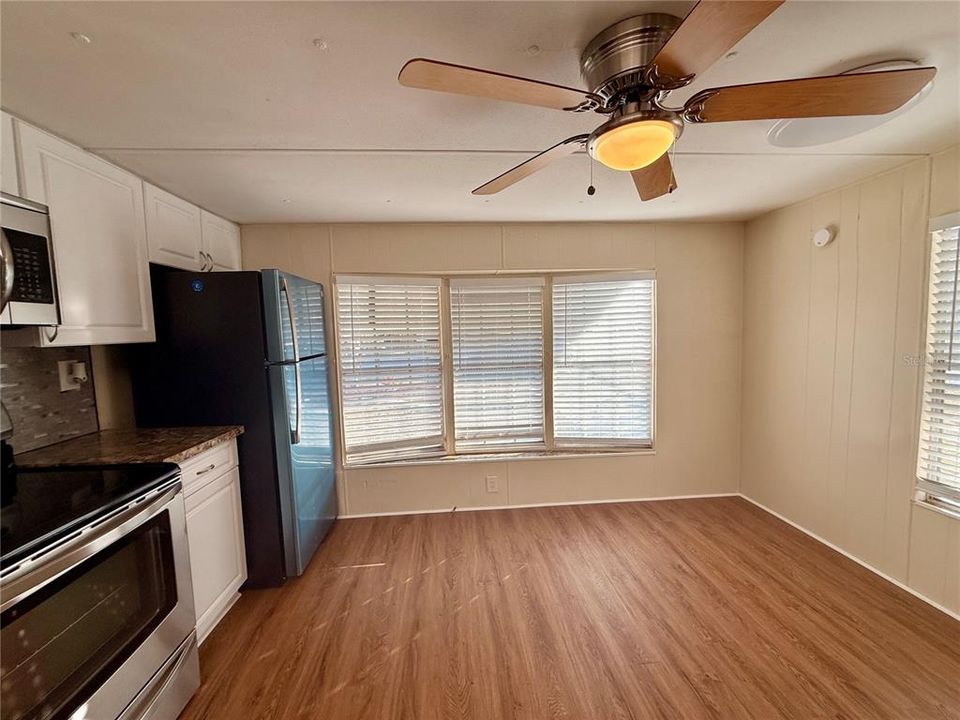 待售: $98,000 (2 贝兹, 1 浴室, 770 平方英尺)