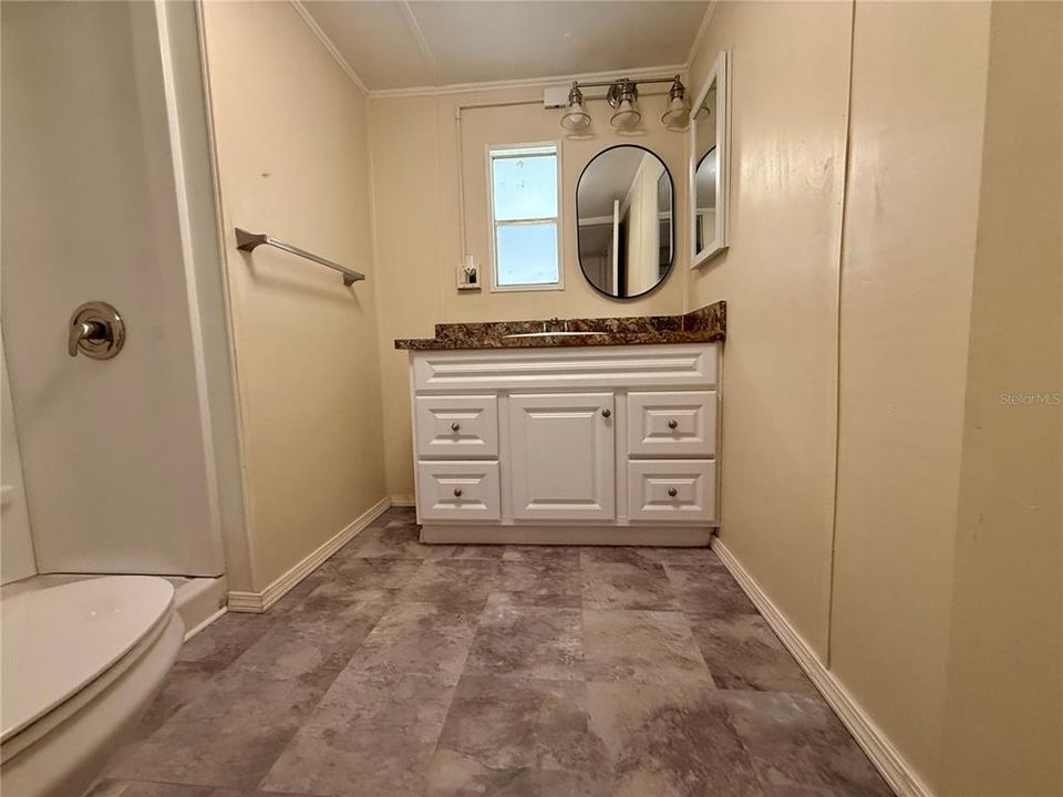 待售: $98,000 (2 贝兹, 1 浴室, 770 平方英尺)