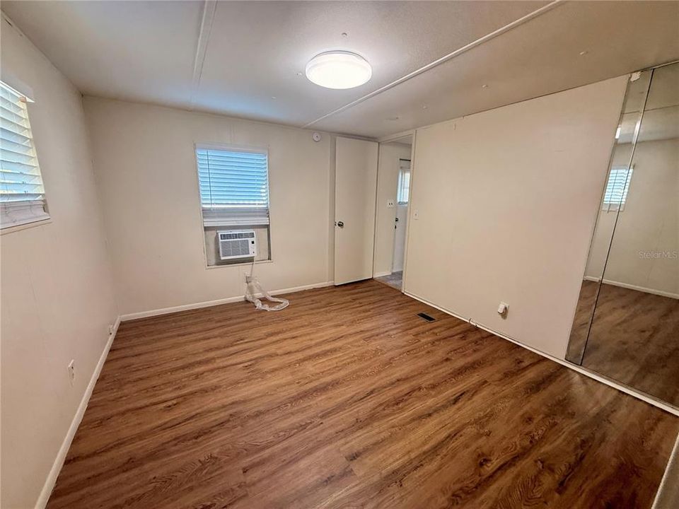 待售: $98,000 (2 贝兹, 1 浴室, 770 平方英尺)