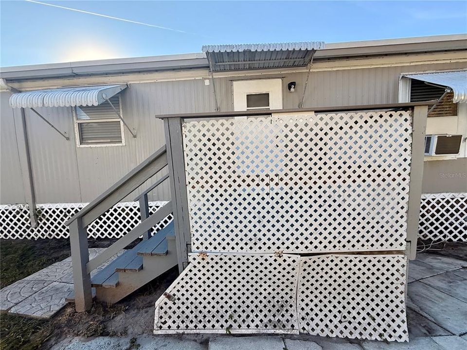 待售: $98,000 (2 贝兹, 1 浴室, 770 平方英尺)