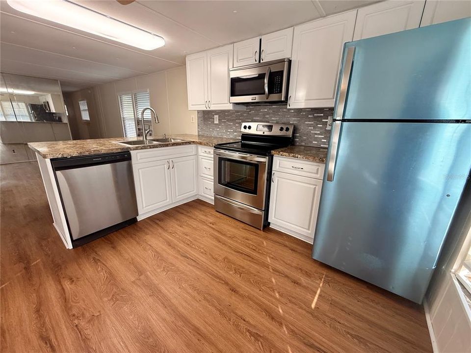 待售: $98,000 (2 贝兹, 1 浴室, 770 平方英尺)