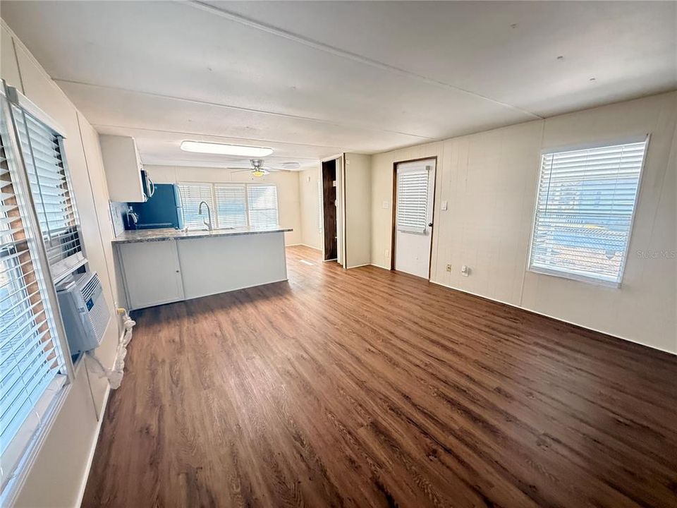 待售: $98,000 (2 贝兹, 1 浴室, 770 平方英尺)