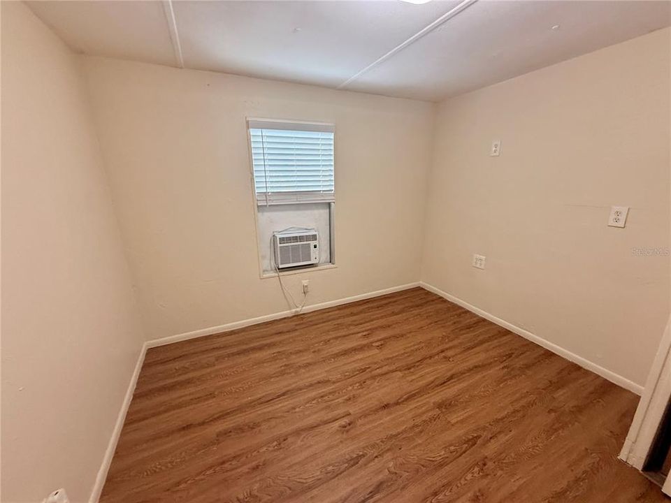 待售: $98,000 (2 贝兹, 1 浴室, 770 平方英尺)