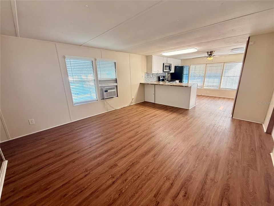 待售: $98,000 (2 贝兹, 1 浴室, 770 平方英尺)