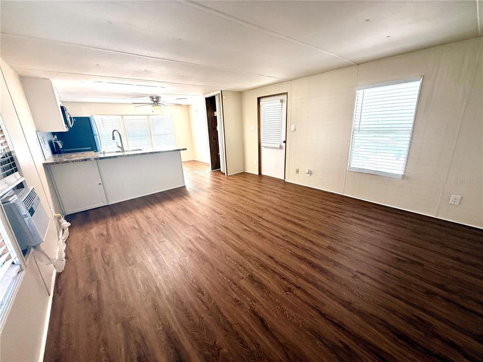 待售: $98,000 (2 贝兹, 1 浴室, 770 平方英尺)