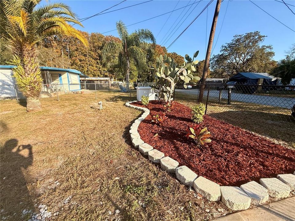 待售: $98,000 (2 贝兹, 1 浴室, 770 平方英尺)