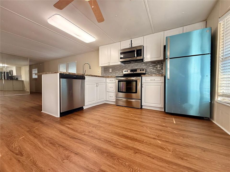 待售: $98,000 (2 贝兹, 1 浴室, 770 平方英尺)