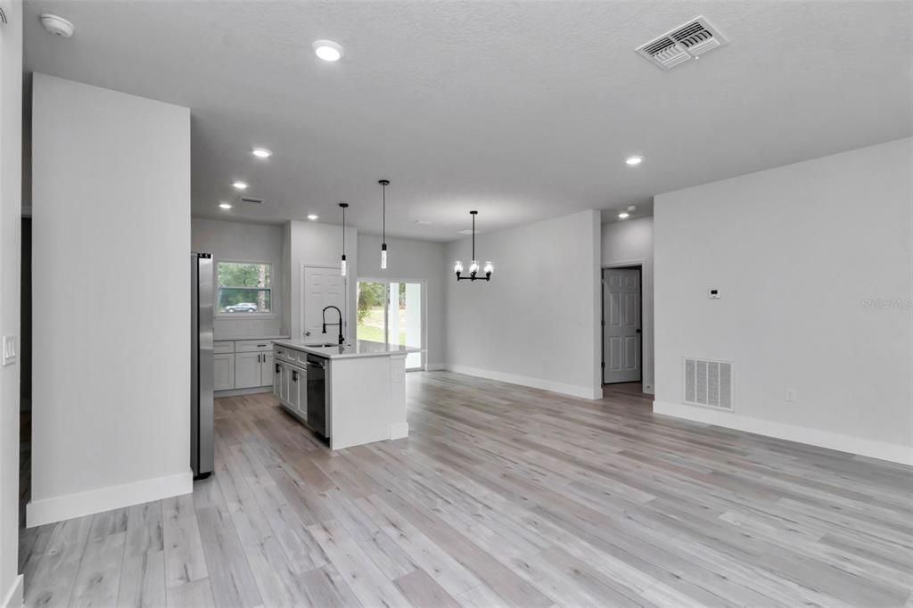 For Rent: $1,850 (3 beds, 2 baths, 1529 Square Feet)