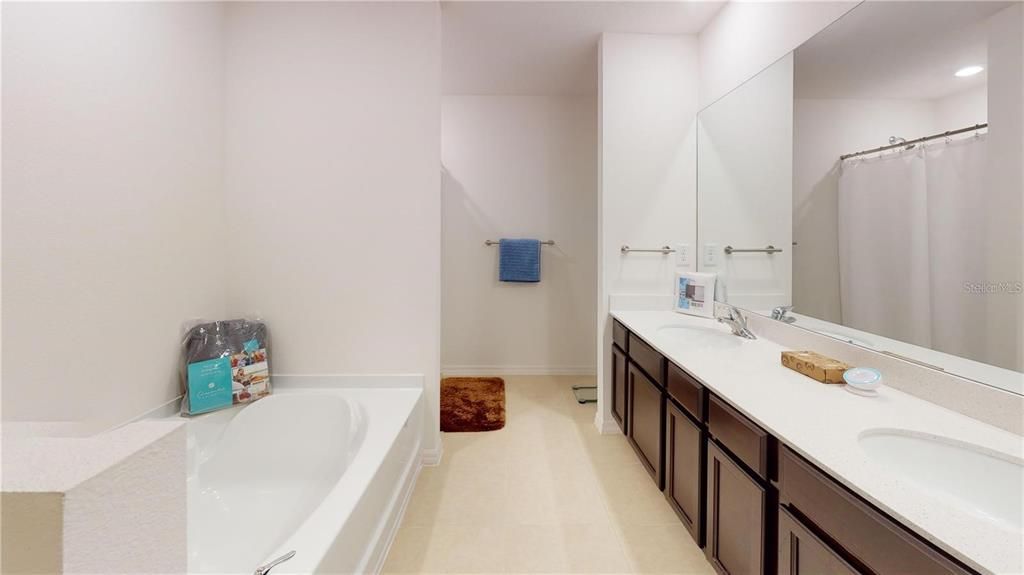 En Renta: $2,050 (4 camas, 2 baños, 1869 Pies cuadrados)