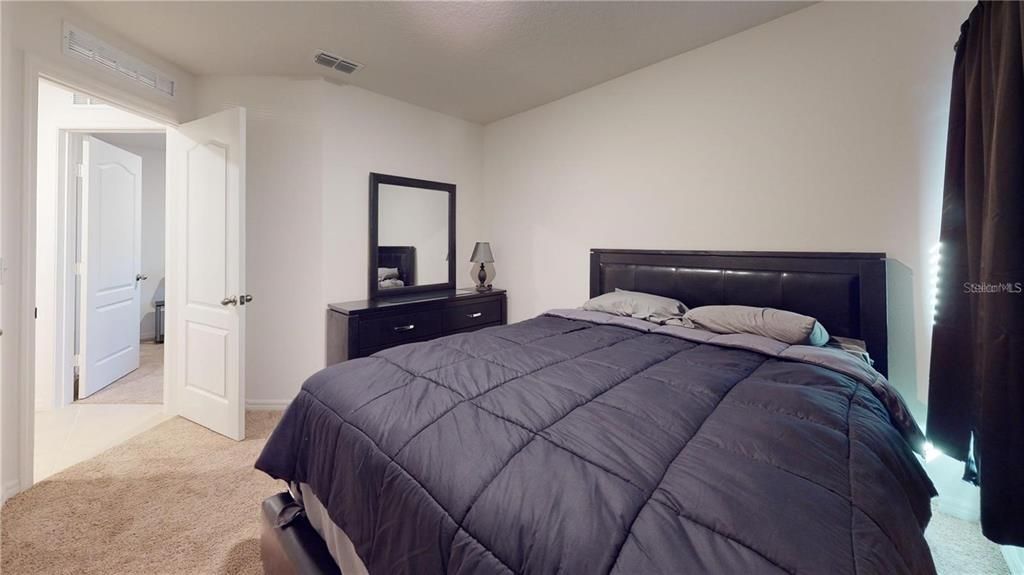 En Renta: $2,050 (4 camas, 2 baños, 1869 Pies cuadrados)