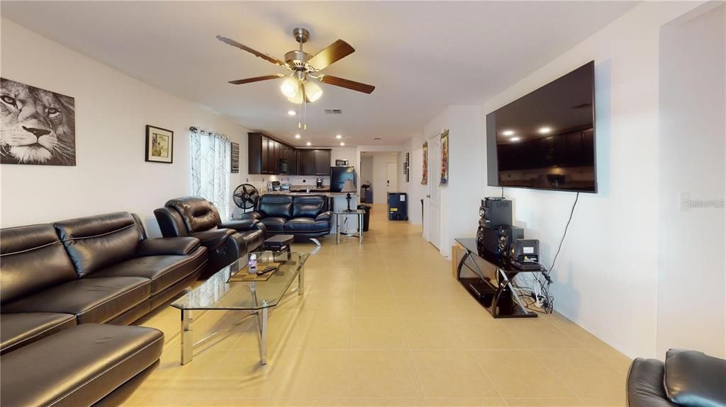 En Renta: $2,050 (4 camas, 2 baños, 1869 Pies cuadrados)