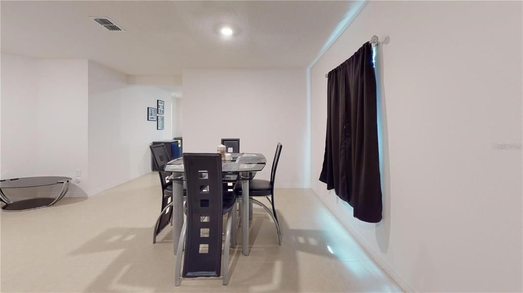 En Renta: $2,050 (4 camas, 2 baños, 1869 Pies cuadrados)