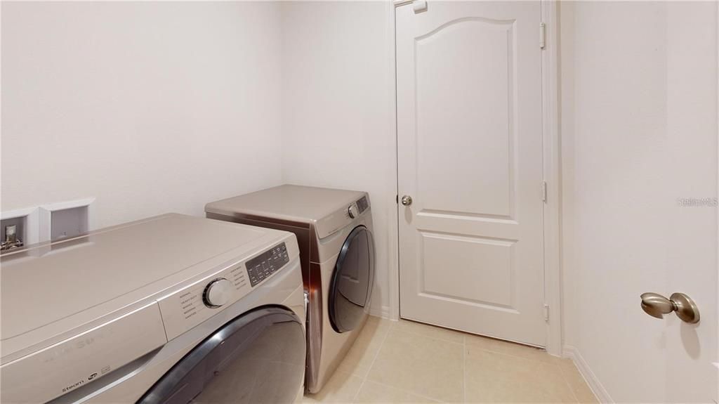 En Renta: $2,050 (4 camas, 2 baños, 1869 Pies cuadrados)