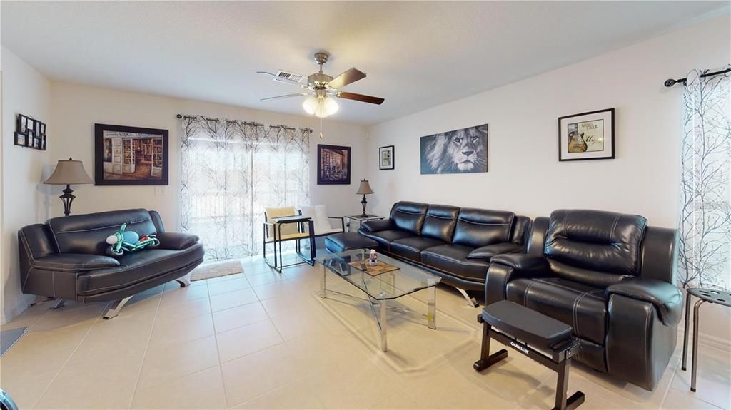 En Renta: $2,050 (4 camas, 2 baños, 1869 Pies cuadrados)