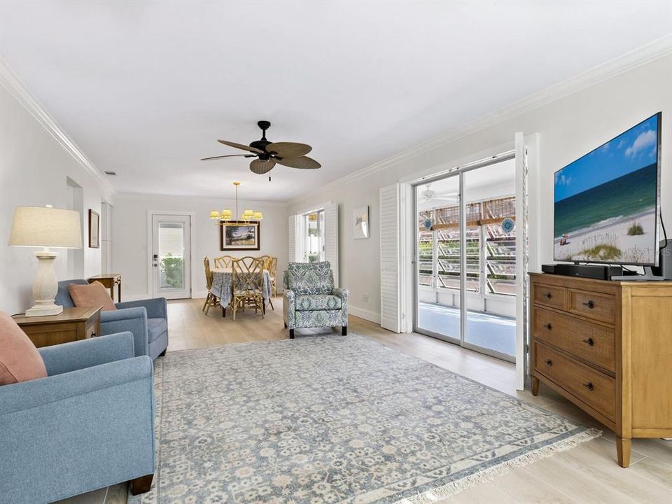 For Sale: $439,000 (1 beds, 1 baths, 952 Square Feet)