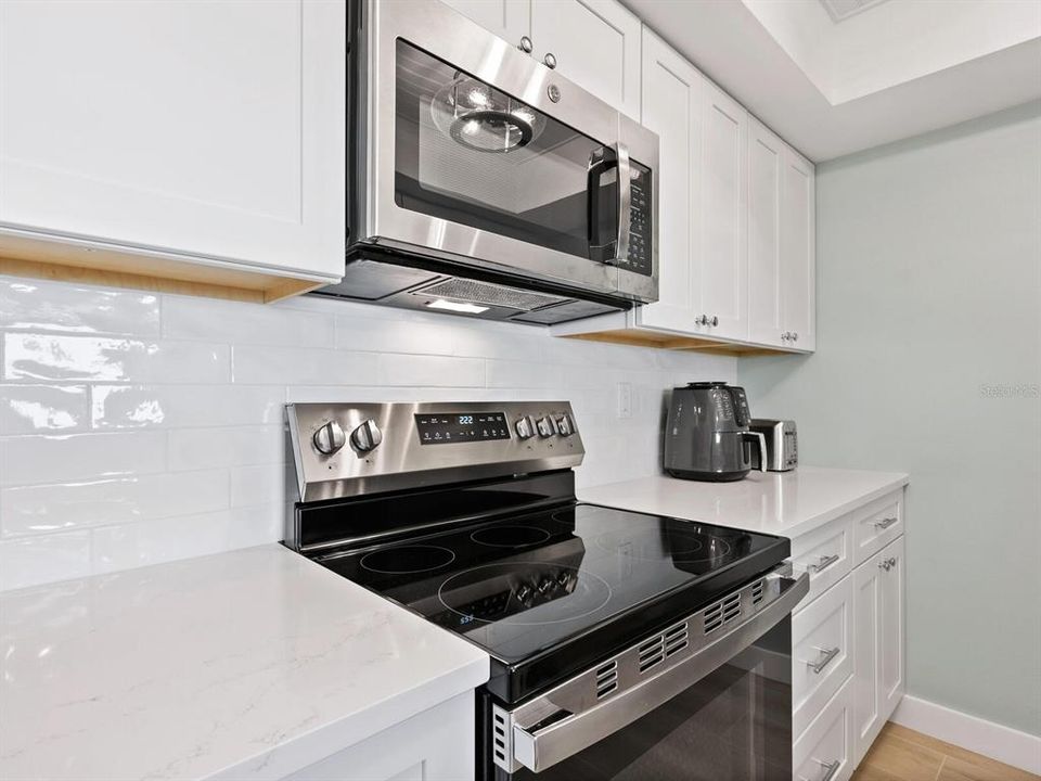 For Sale: $439,000 (1 beds, 1 baths, 952 Square Feet)