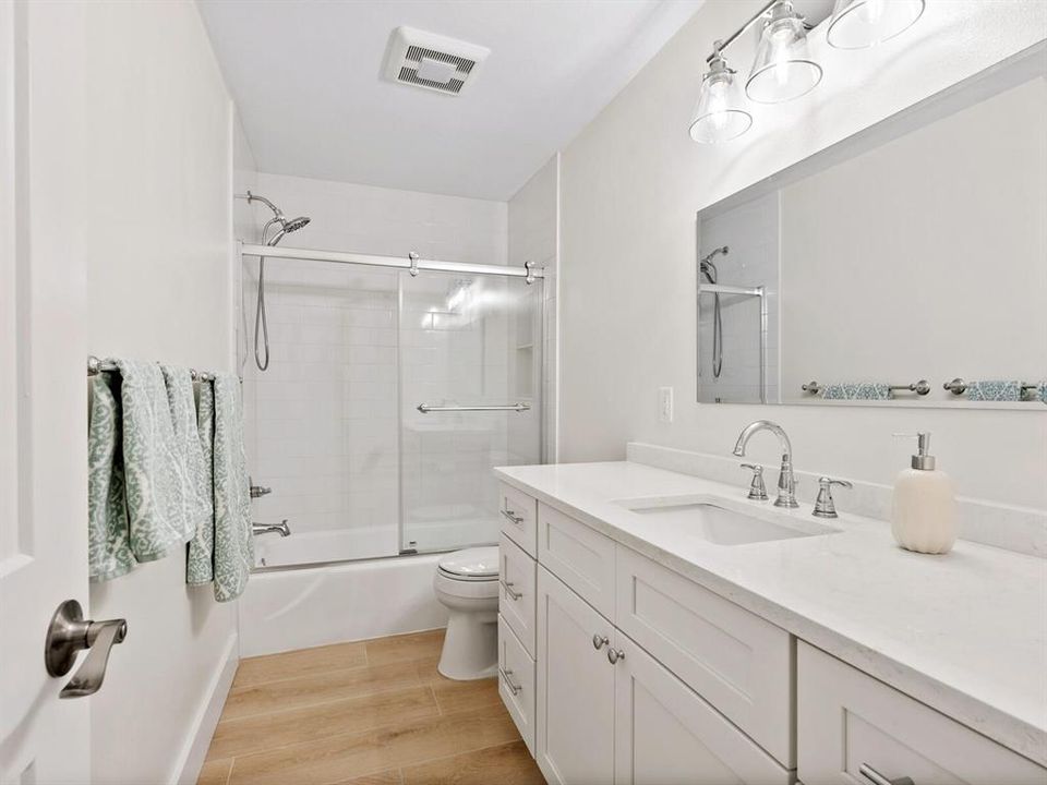 For Sale: $439,000 (1 beds, 1 baths, 952 Square Feet)