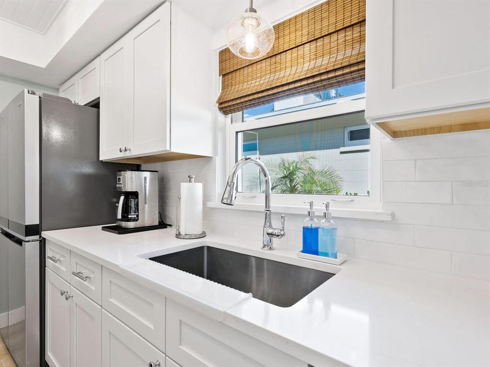 For Sale: $439,000 (1 beds, 1 baths, 952 Square Feet)