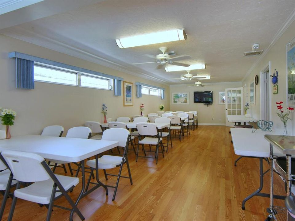 For Sale: $439,000 (1 beds, 1 baths, 952 Square Feet)