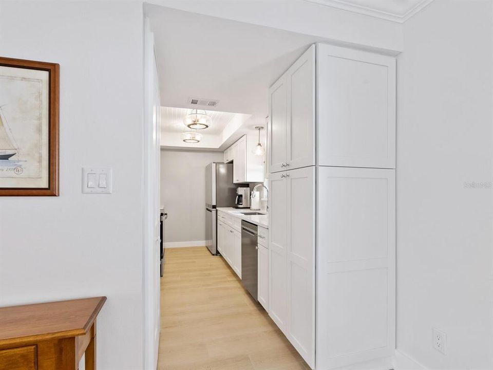 For Sale: $439,000 (1 beds, 1 baths, 952 Square Feet)