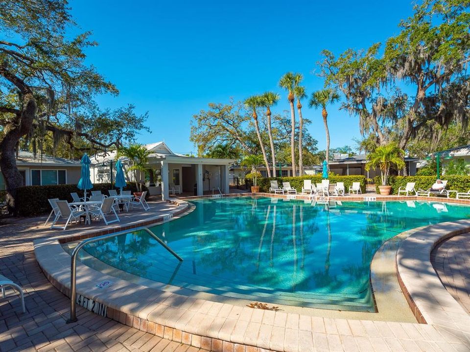 For Sale: $439,000 (1 beds, 1 baths, 952 Square Feet)