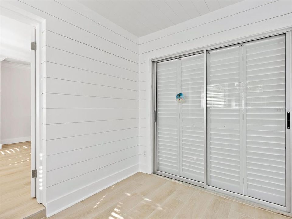 For Sale: $439,000 (1 beds, 1 baths, 952 Square Feet)