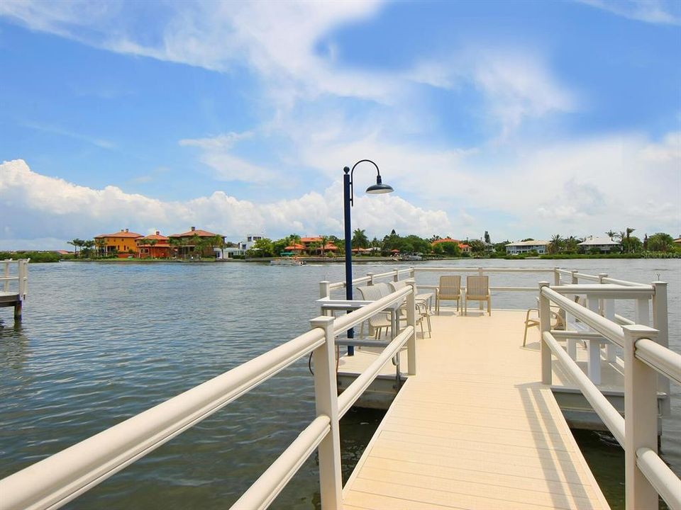 For Sale: $439,000 (1 beds, 1 baths, 952 Square Feet)