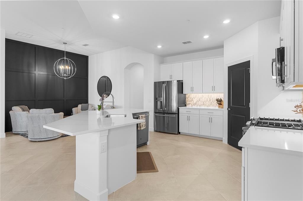 На продажу: $539,900 (3 спален, 2 ванн, 2376 Квадратных фут)