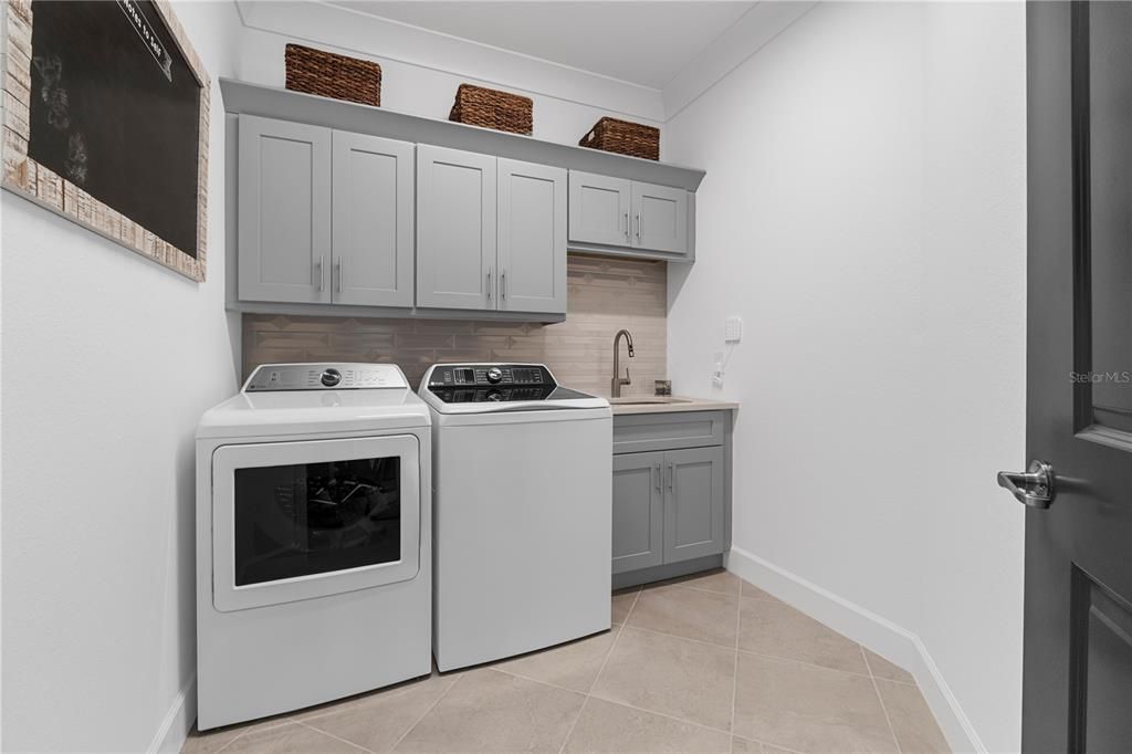 На продажу: $539,900 (3 спален, 2 ванн, 2376 Квадратных фут)