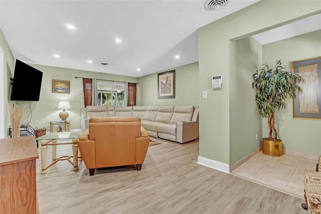 待售: $350,000 (3 贝兹, 2 浴室, 1450 平方英尺)