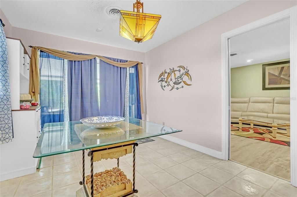 待售: $350,000 (3 贝兹, 2 浴室, 1450 平方英尺)