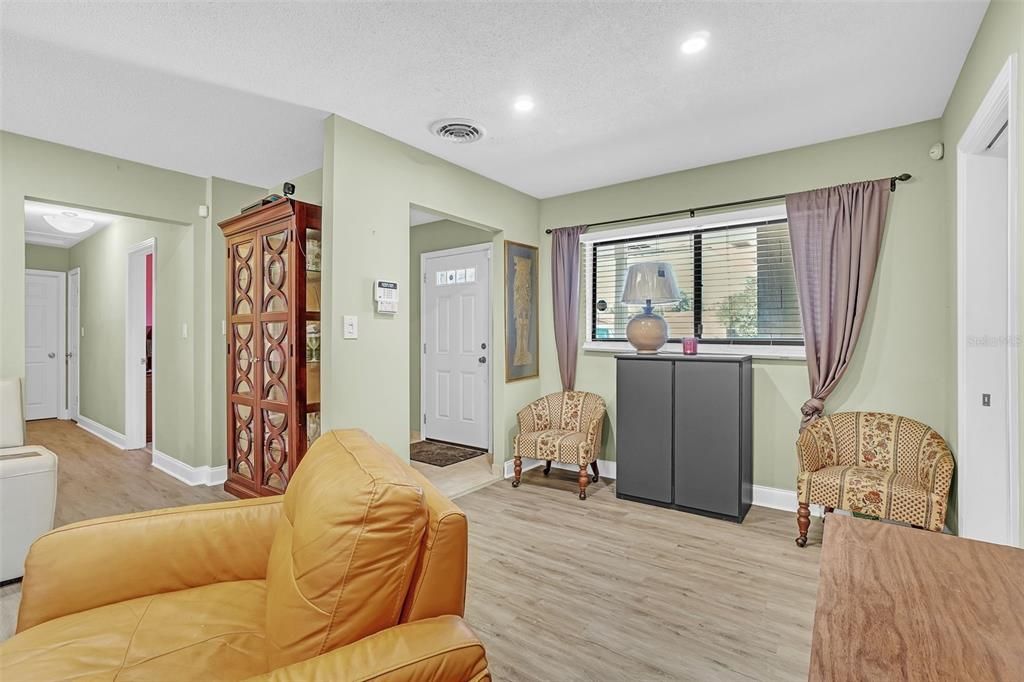 待售: $350,000 (3 贝兹, 2 浴室, 1450 平方英尺)