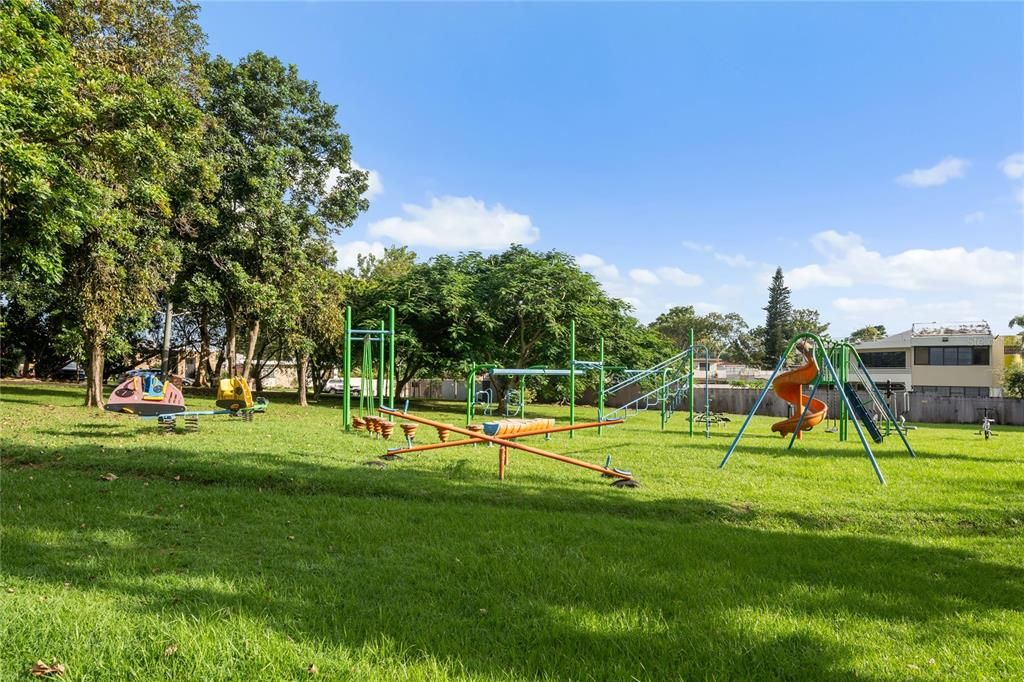 На продажу: $650,000 (4 спален, 3 ванн, 0 Квадратных фут)