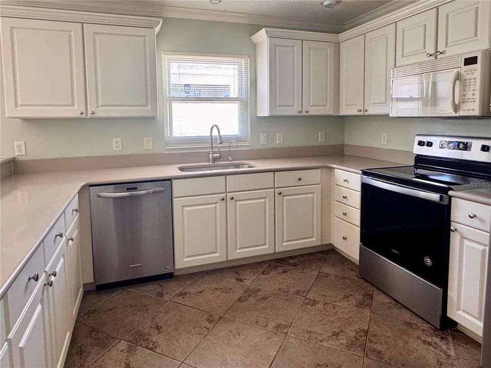 For Sale: $450,000 (2 beds, 2 baths, 1258 Square Feet)