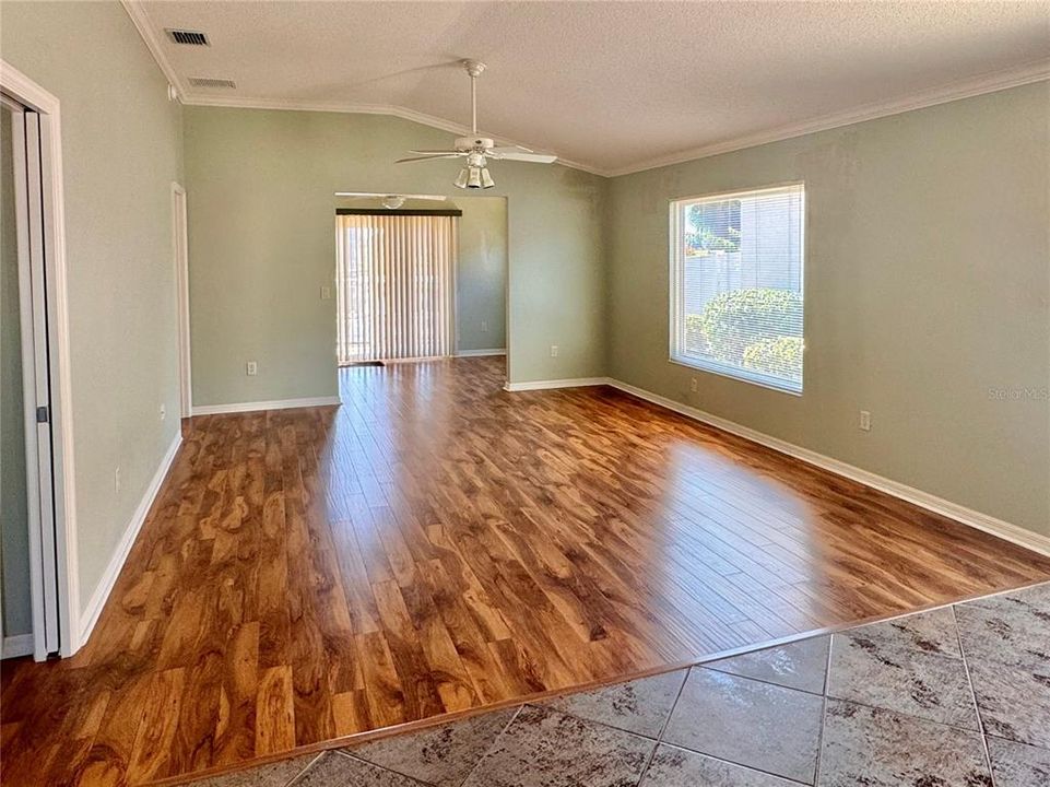 For Sale: $450,000 (2 beds, 2 baths, 1258 Square Feet)